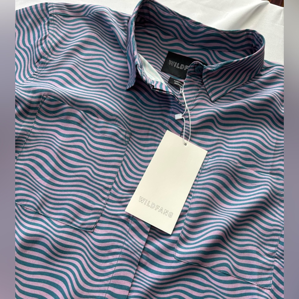 Wildfang The Empower Button Up Short Sleeve Blue Pink Waves NWT Sz Medium
